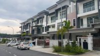 Taman Bukit Serdang, 3 storey superlink For Sale